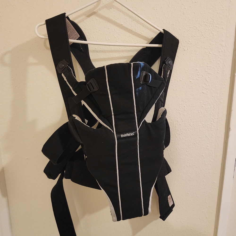 Black BabyBjörn Baby Holder with White Trim